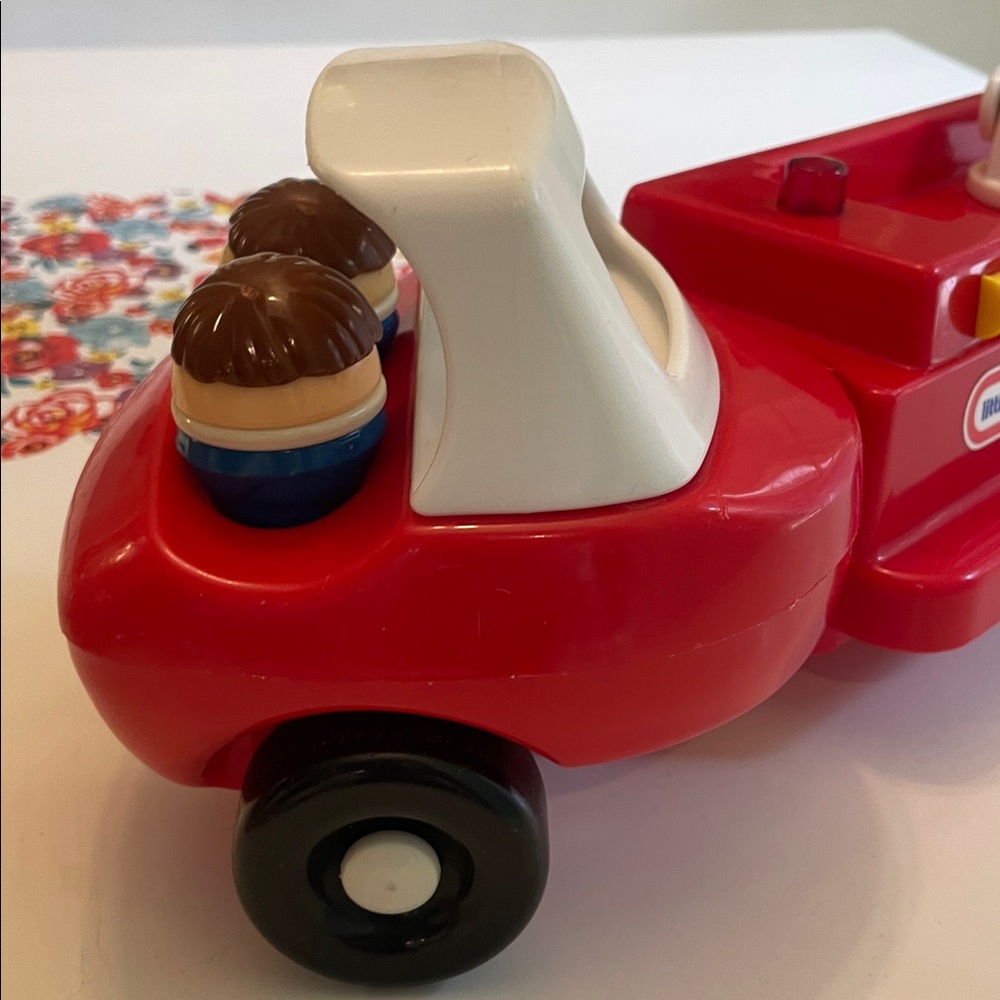 Little Tikes Toddle Tot Firetruck & 3 Toddle Tots - Picture 7 of 12